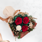 Prémiová kytice v krabici - EVERGIVE – A Lasting Gesture – Crimson Charm