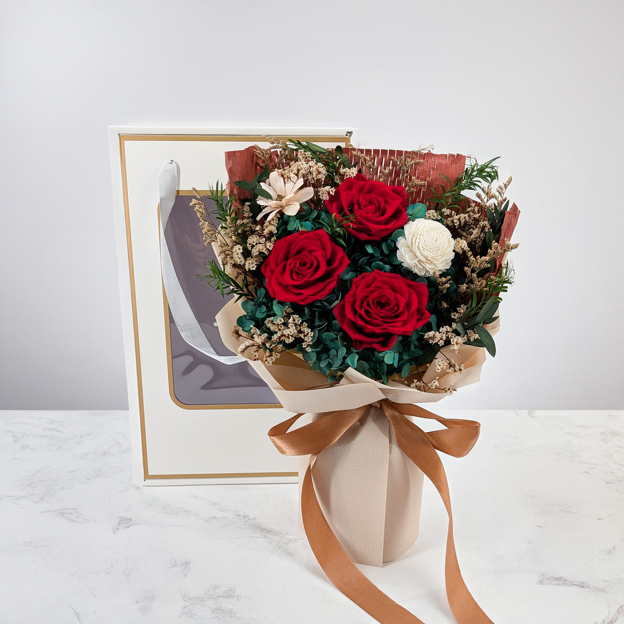 Prémiová kytice v krabici - EVERGIVE – A Lasting Gesture – Crimson Charm