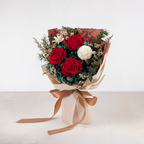 Prémiová kytice v krabici - EVERGIVE – A Lasting Gesture – Crimson Charm