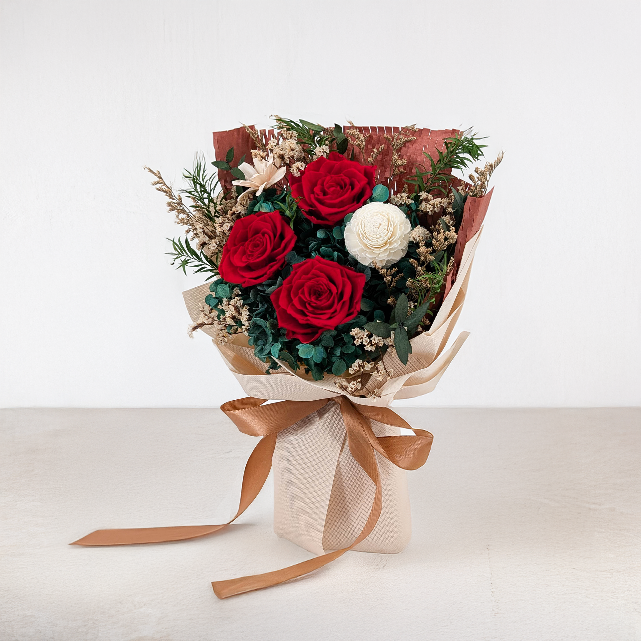 Prémiová kytice v krabici - EVERGIVE – A Lasting Gesture – Crimson Charm