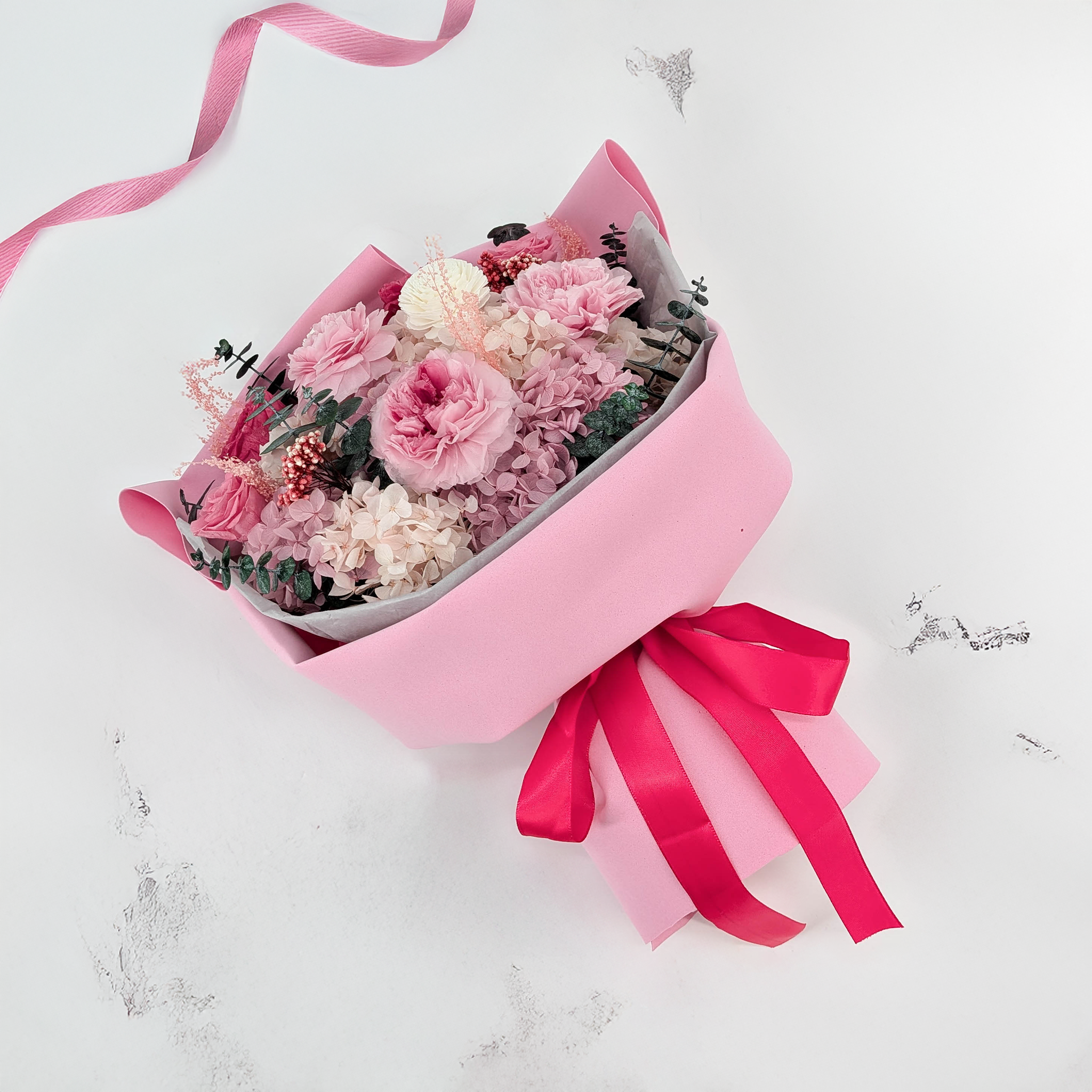 Prémiová kytice v krabičce – EVERGIVE – A Lasting Gesture – Garden Majesty