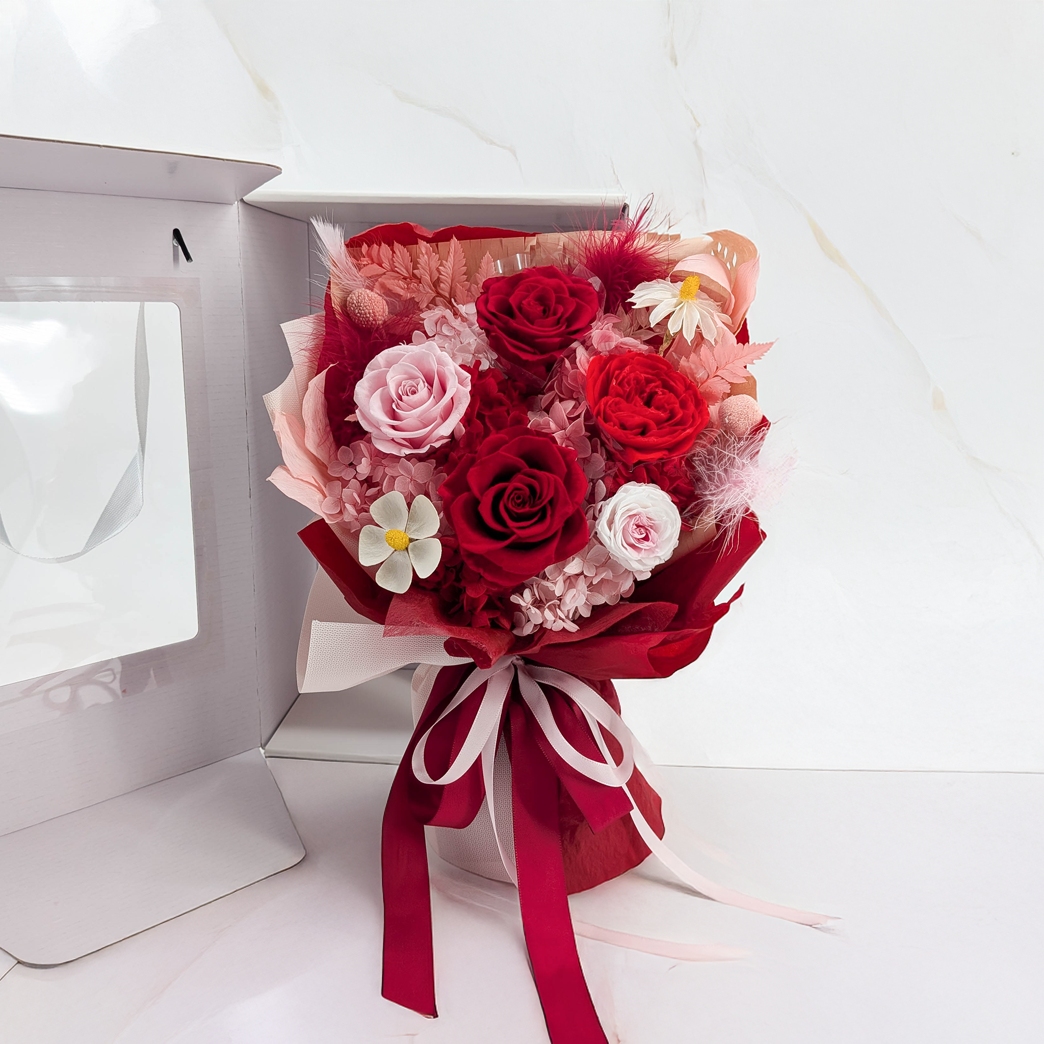 Prémiová kytice v krabici - EVERGIVE – A Lasting Gesture – Red Desire