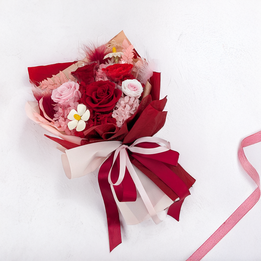 Prémiová kytice v krabici - EVERGIVE – A Lasting Gesture – Red Desire