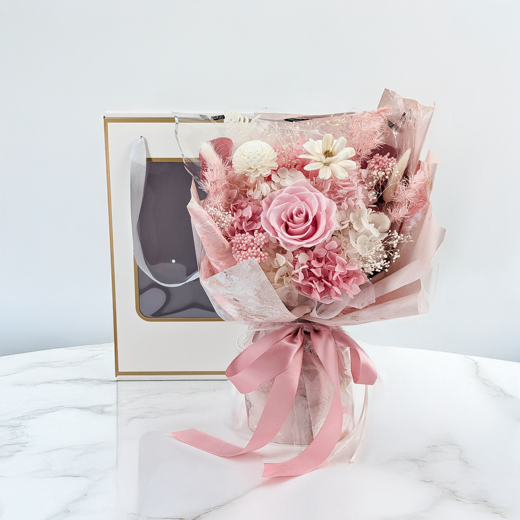 Prémiová kytice v krabičce – EVERGIVE – A Lasting Gesture – Pink Blush