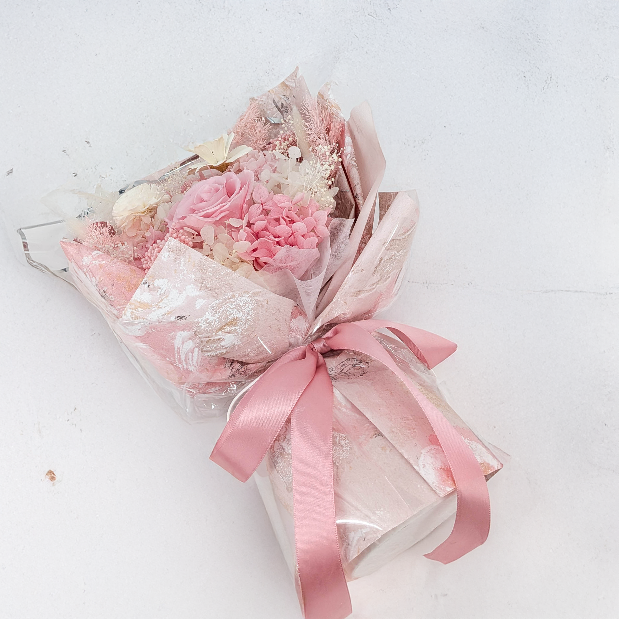 Prémiová kytice v krabičce – EVERGIVE – A Lasting Gesture – Pink Blush