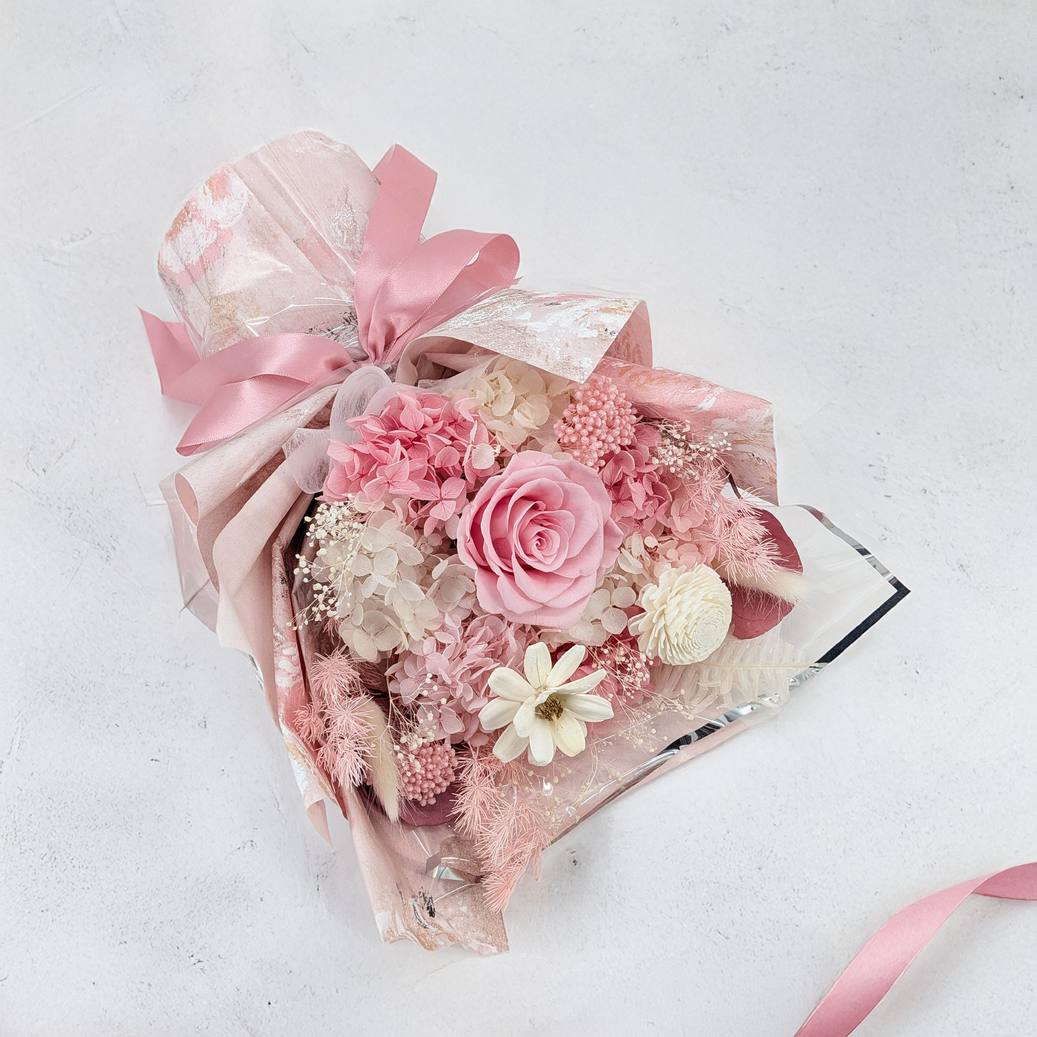 Prémiová kytice v krabičce – EVERGIVE – A Lasting Gesture – Pink Blush