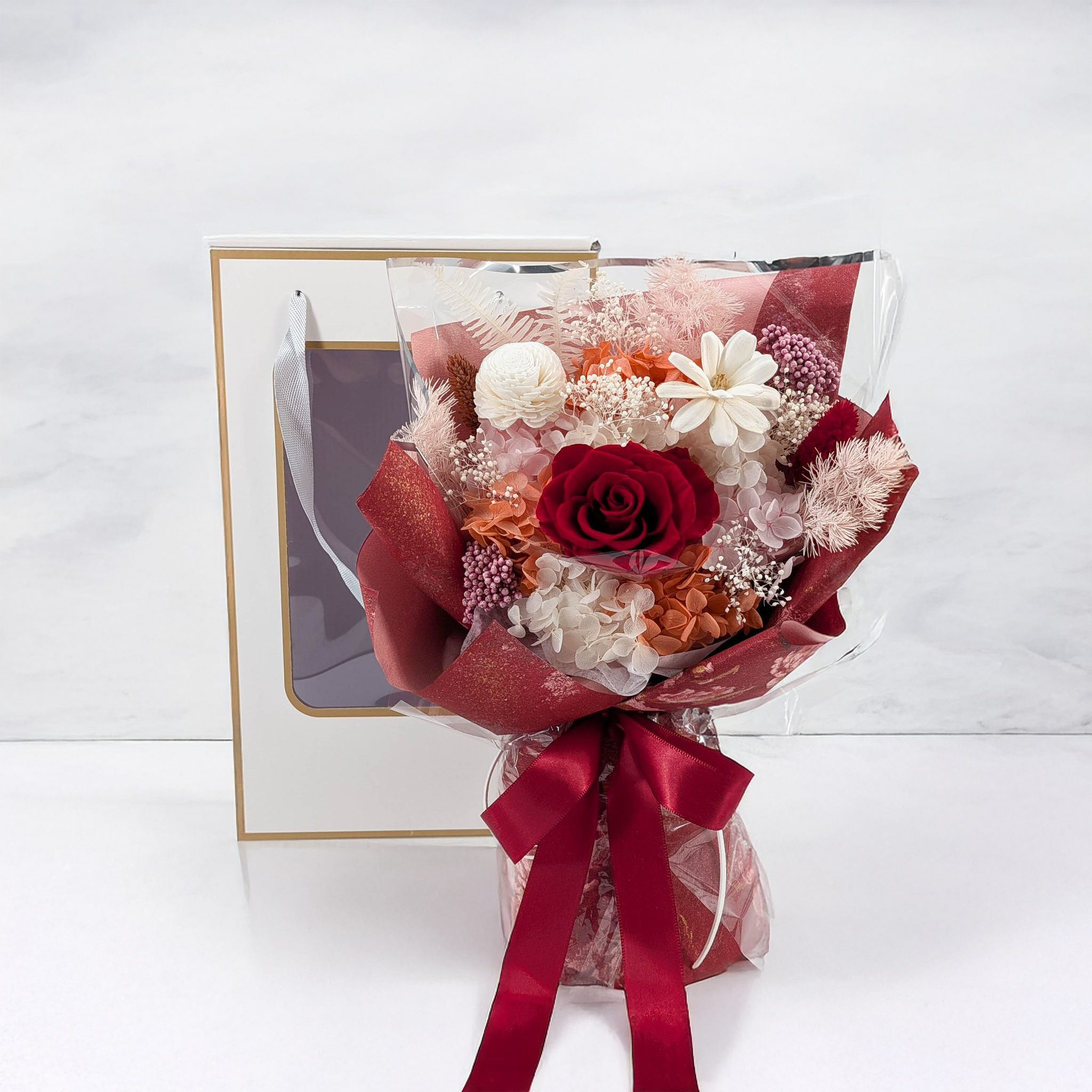Prémiová kytice v krabičce – EVERGIVE – A Lasting Gesture – Red Blush