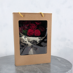 Prémiová kytice v krabičce - EVERGIVE – A Lasting Gesture – Ruby Devotion