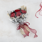 Prémiová kytice v krabičce - EVERGIVE – A Lasting Gesture – Ruby Timeless