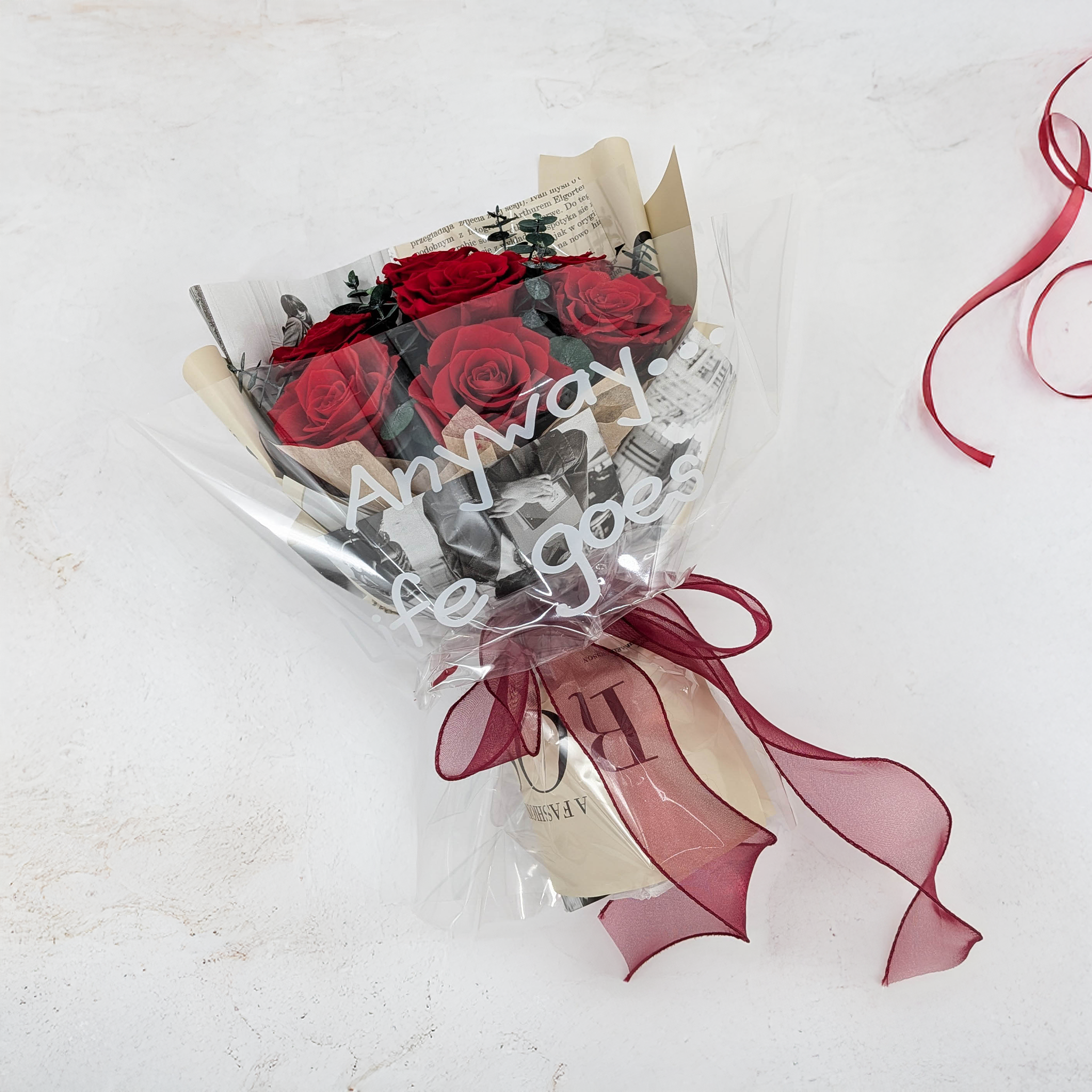 Prémiová kytice v krabičce - EVERGIVE – A Lasting Gesture – Ruby Timeless