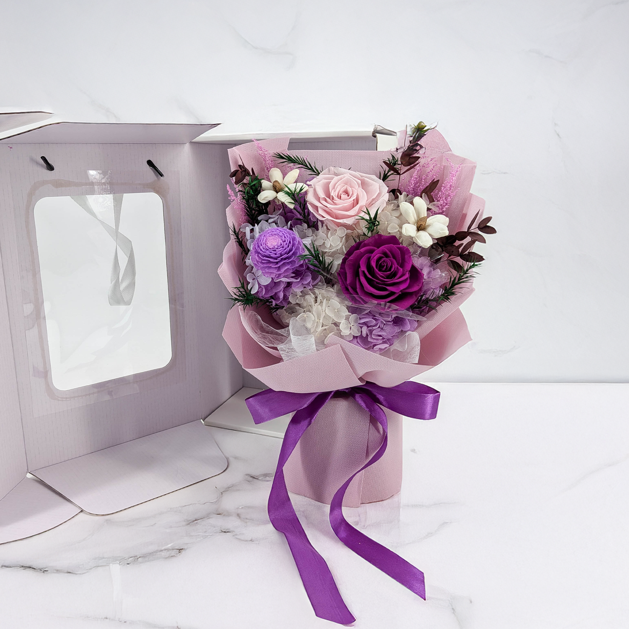 Prémiová kytice v krabici - EVERGIVE – A Lasting Gesture – Violet Grace
