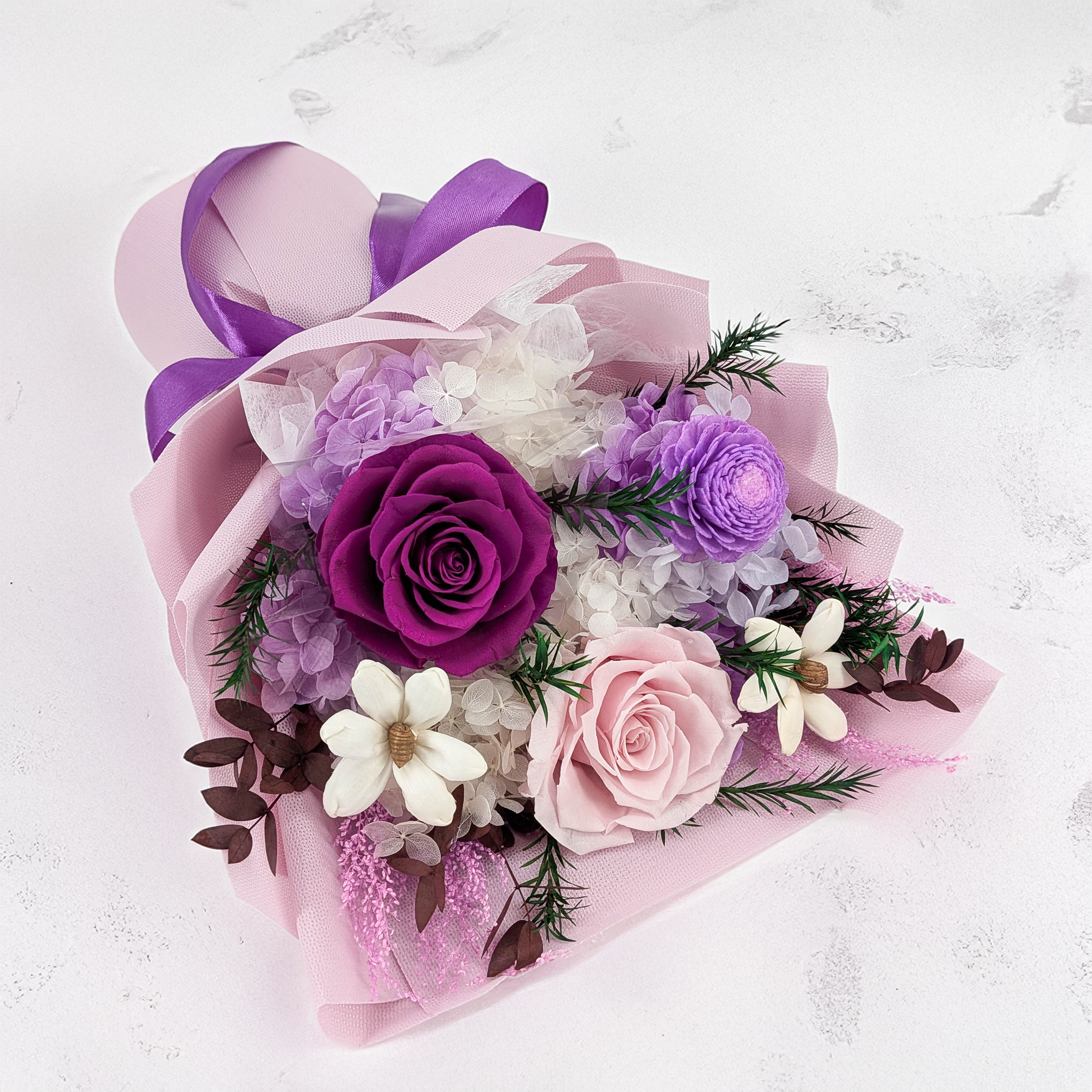 Prémiová kytice v krabici - EVERGIVE – A Lasting Gesture – Violet Grace