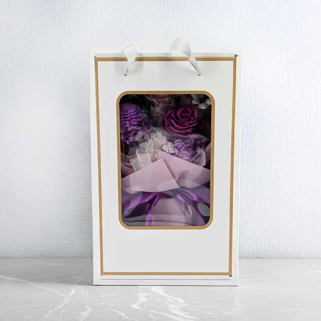 Prémiová kytice v krabici - EVERGIVE – A Lasting Gesture – Violet Grace
