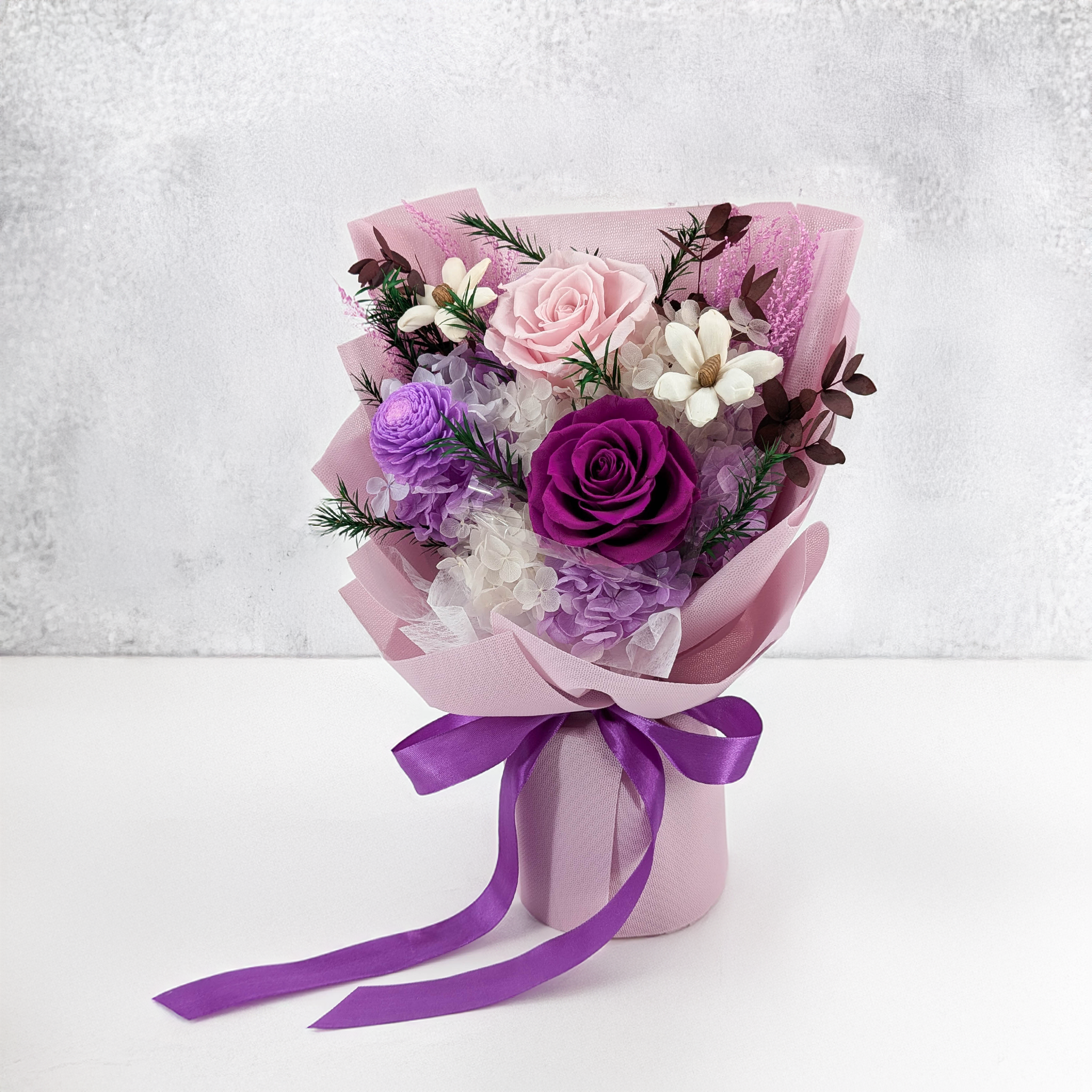 Prémiová kytice v krabici - EVERGIVE – A Lasting Gesture – Violet Grace