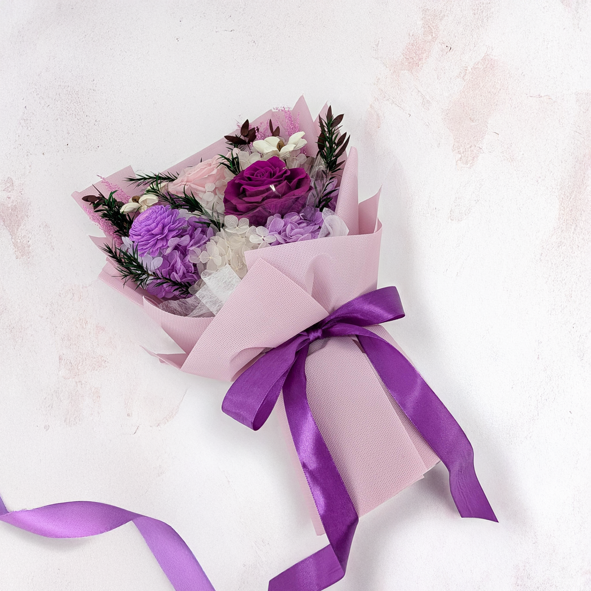 Prémiová kytice v krabici - EVERGIVE – A Lasting Gesture – Violet Grace