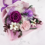 Prémiová kytice v krabici - EVERGIVE – A Lasting Gesture – Violet Grace