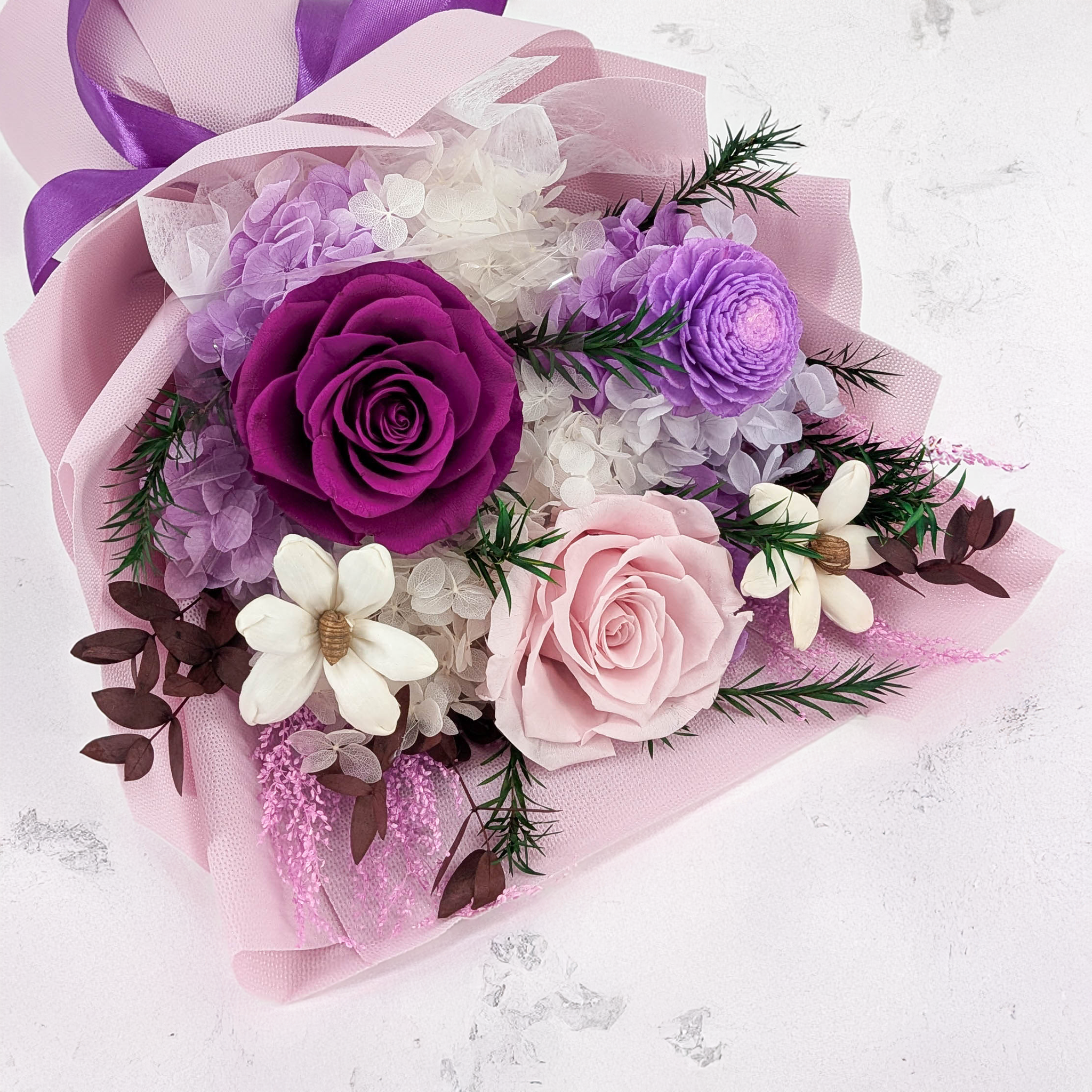 Prémiová kytice v krabici - EVERGIVE – A Lasting Gesture – Violet Grace